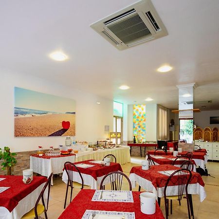 Hotel Clara Rimini Exterior photo