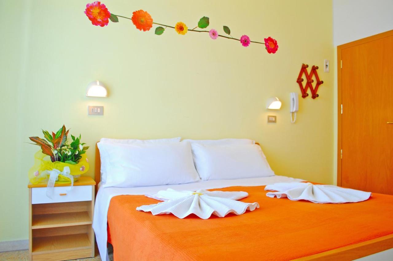 Hotel Clara Rimini Exterior photo