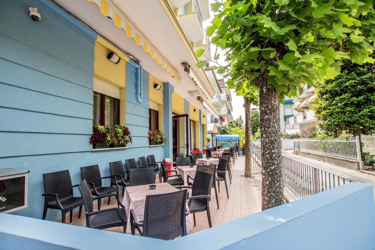Hotel Clara Rimini Exterior photo