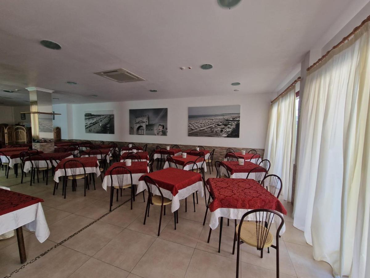 Hotel Clara Rimini Exterior photo