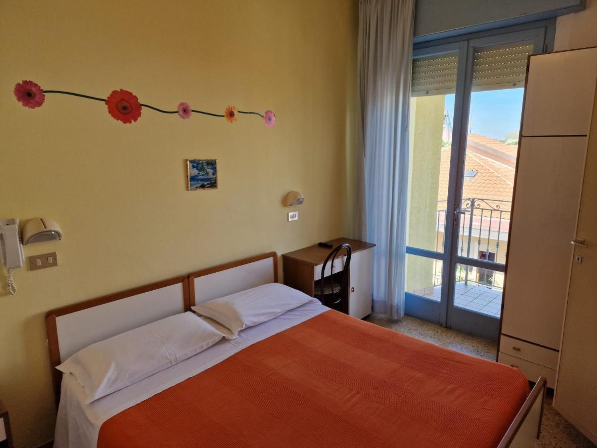 Hotel Clara Rimini Exterior photo