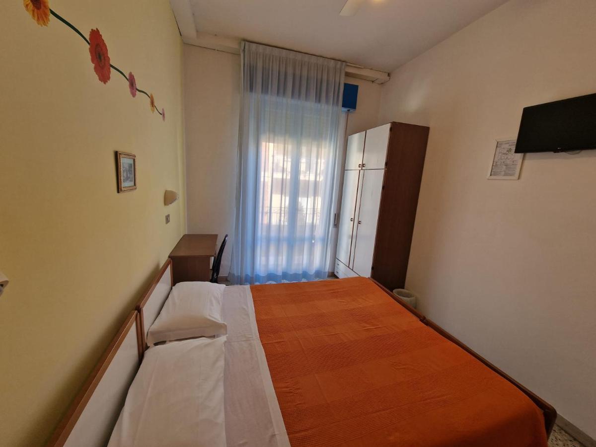 Hotel Clara Rimini Exterior photo