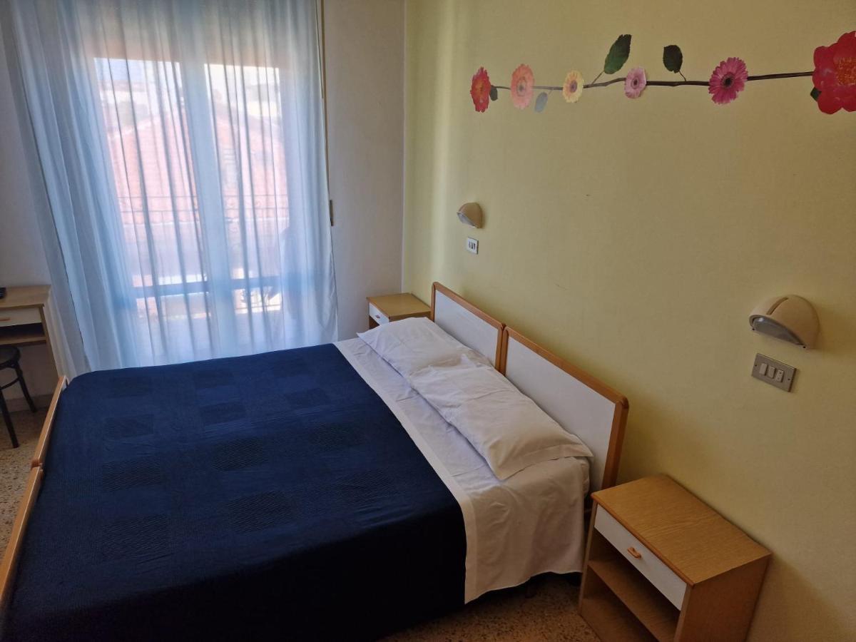 Hotel Clara Rimini Exterior photo
